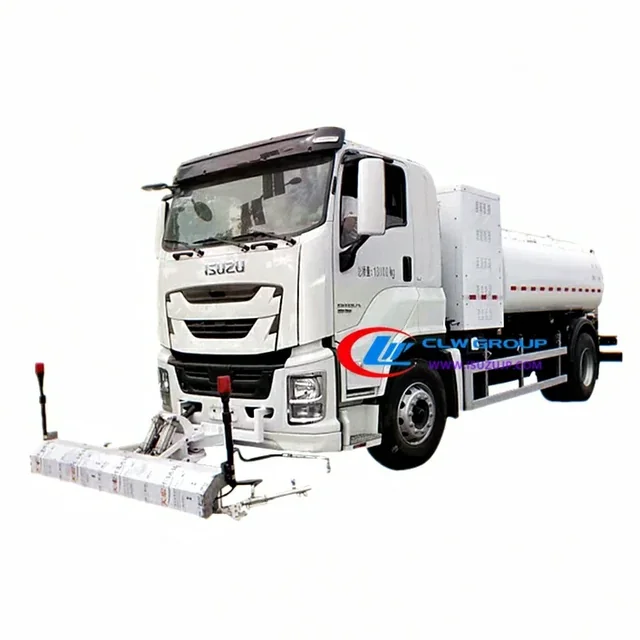 ISUZU road cleaning truck