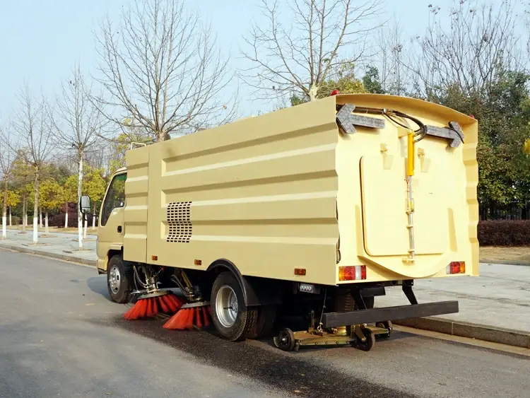 ISUZU 4mt road sweeper truck street cleaning