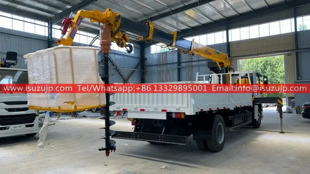 Isuzu 8 tons lorry crane with Auger Drilling Device and two man basket